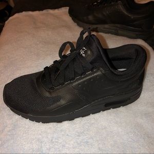 Youth size 7 Nike air max zero